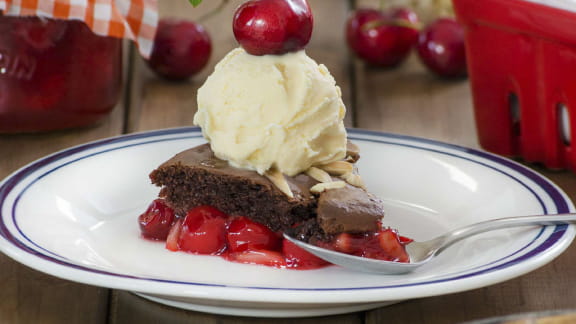 Black-Forest-Skillet-Cake-576x324
