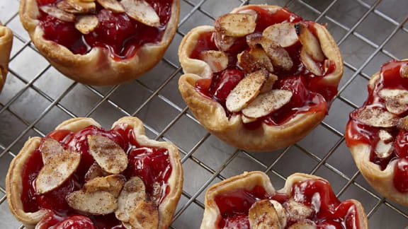 Easy-Mini-Cherry-Pies-576x324