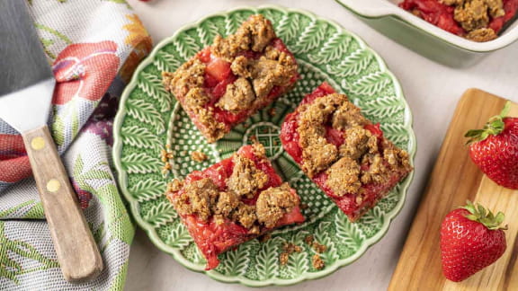 Gluten-Free-Strawberry-Breakfast-Bars-576x324