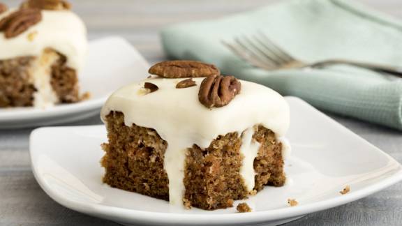 Carrot-Cake-Poke-Cake