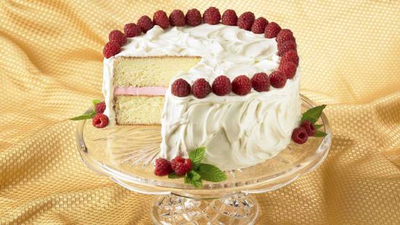 Raspberry-White-Chocolate-Cake-576x324
