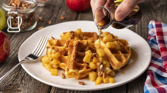 buttermilk-waffles-with-caramelized-apples