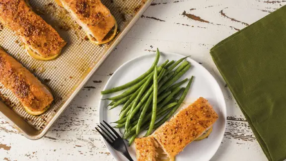 Roasted-Garlic-and-Pepper-Baked-Salmon