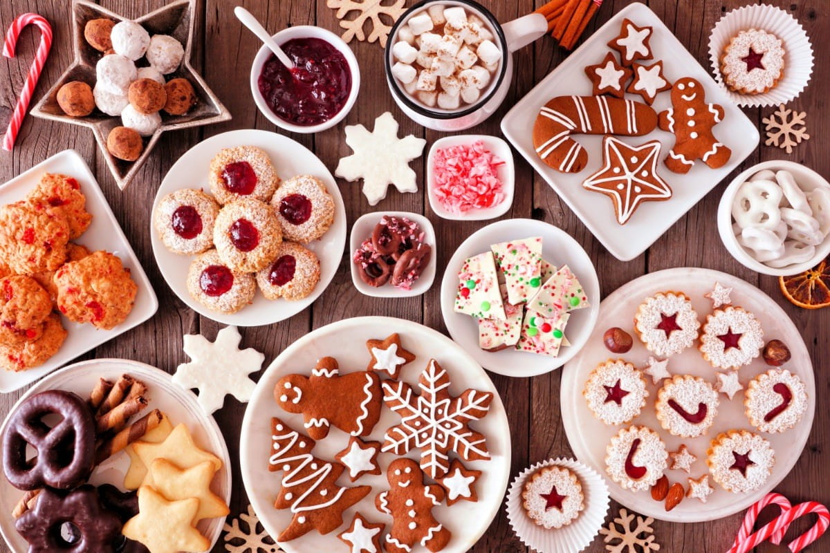 Biscuits De Pain D'épice De Noël. Biscuits Festifs En Forme De