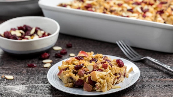 Almond apple cranberry baked oatmeal
