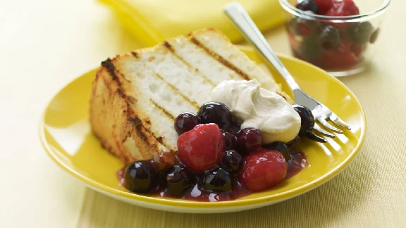 Grilled-Angel-Food-Cake-with-Peppered-Berries-and-Vanilla-Cream
