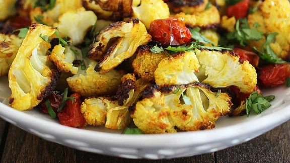 Turmeric-Roasted-Cauliflower-with-Tomatoes