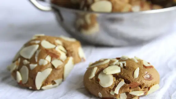 ALMOND-GINGERBREAD-COOKIES
