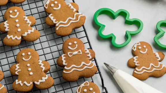 GINGERBREAD-MEN-COOKIE