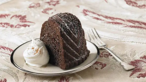 TRIPLE-CHOCOLATE-GINGERBREAD