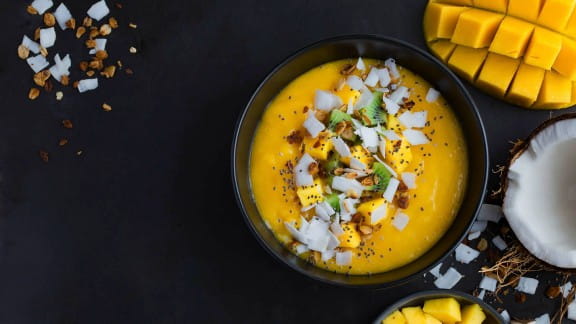 Turmeric-Mango-Orange-Smoothie-Bowl-576X324