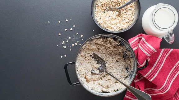 Bowl of cooked oats