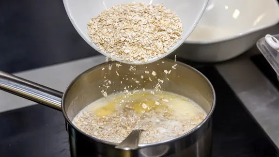 Cooking of oats with milk