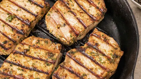 Pork-Loin-with-Chili-Sauce
