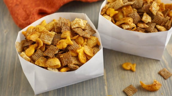 Outdoor-Dining-Taco-Snack-Mix