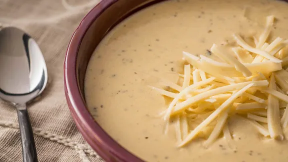 Soupe au fromage et au chou-fleur