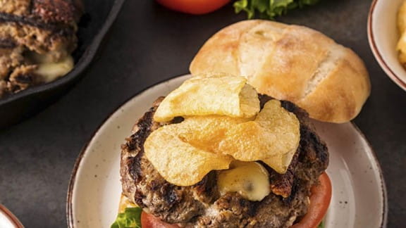 steakhouse-poutine-burger
