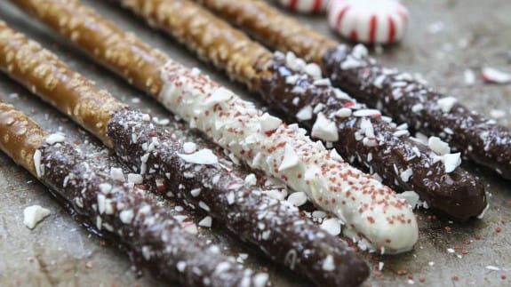 Winterlude-chocolate-dipped-pretzel
