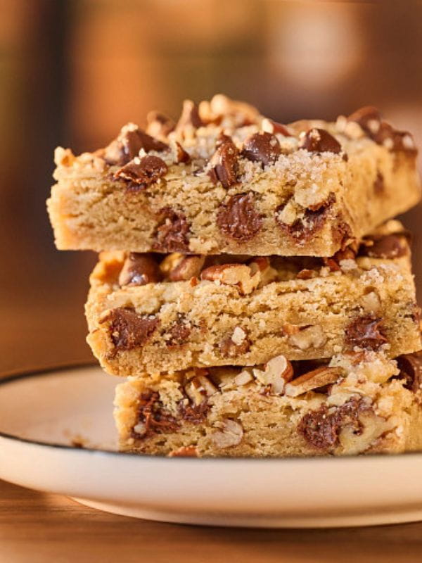 butterbeer blondies on a white plate