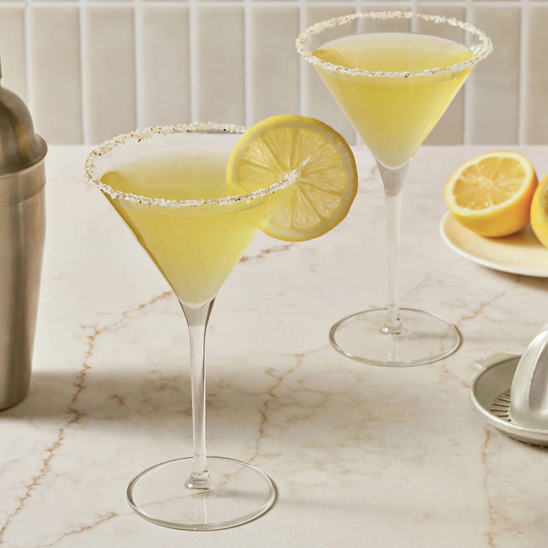 sel au citron sur un cocktail au citron